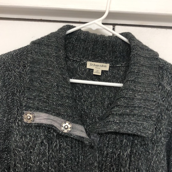 Women’s sweater jacket. Runs small - Picture 7 of 8